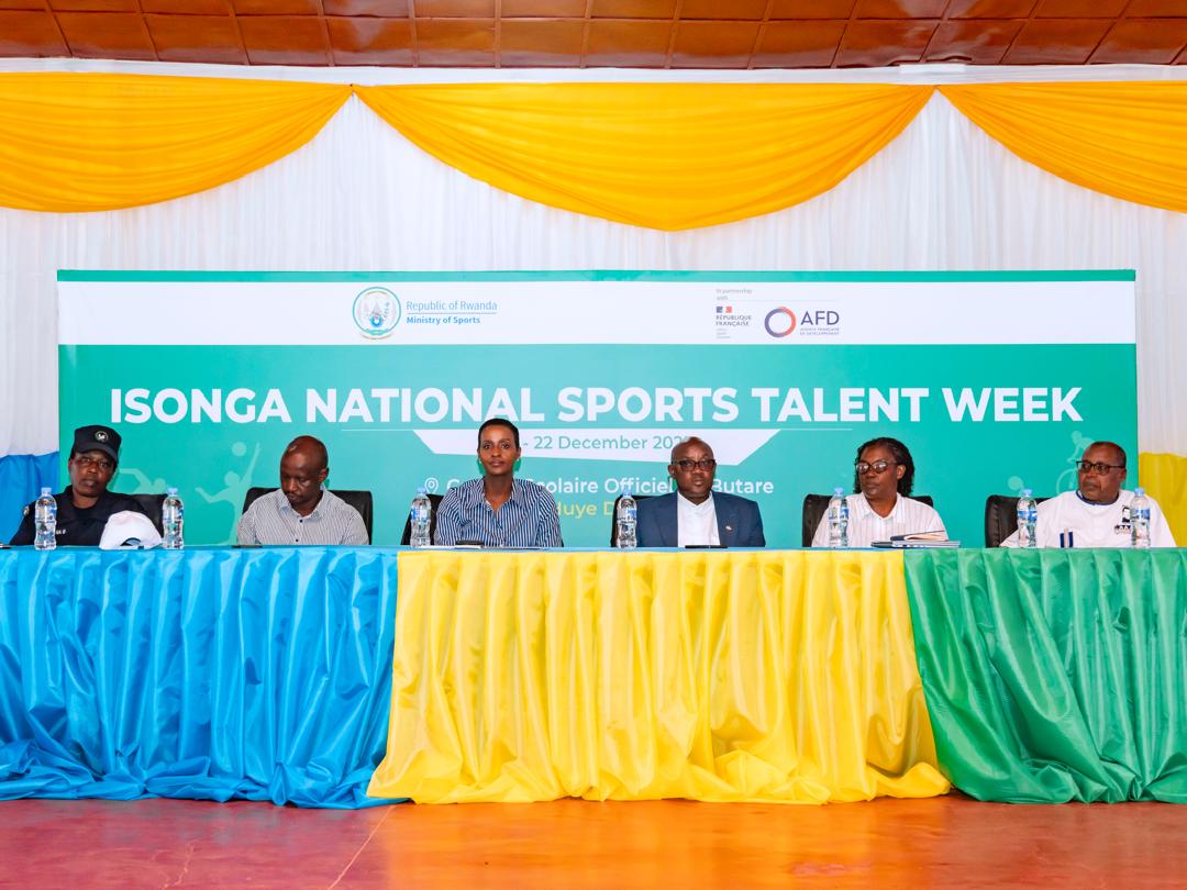 Minister of Sports addressing students at GSOB